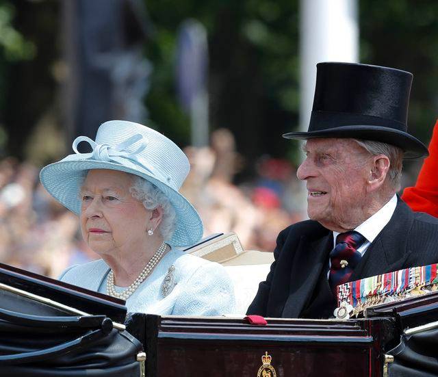 91. urodziny królowej Elżbiety i jej prawnuki na balkonie