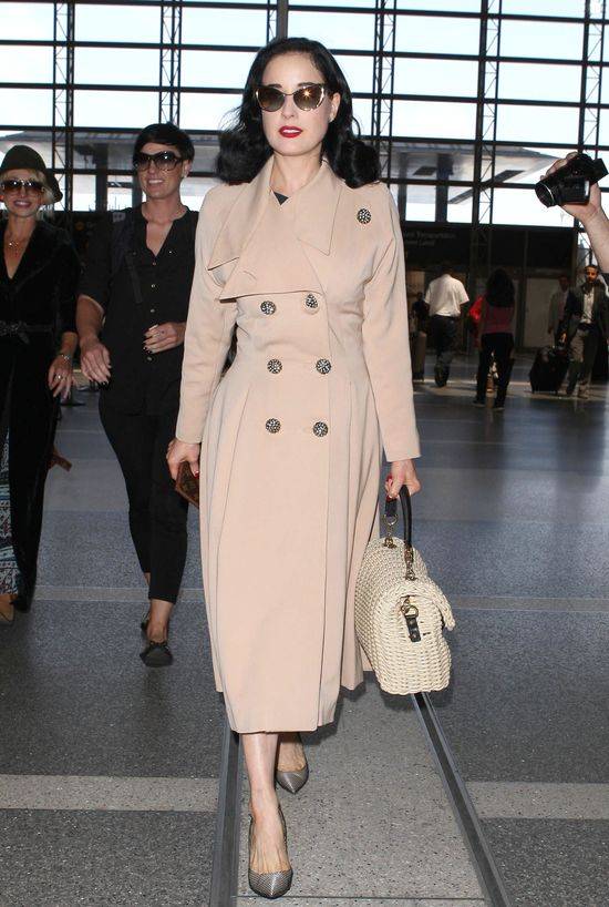Dita Von Teese na lotnisku