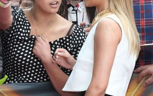 Gwiazdy schodzą na ziemię – Cheryl Cole i  zdjęcia z fanami