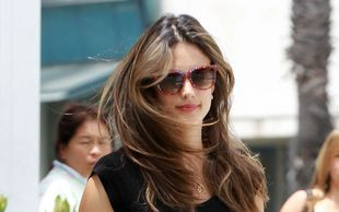 Alessandra Ambrosio prywatnie stawia na luz (FOTO)