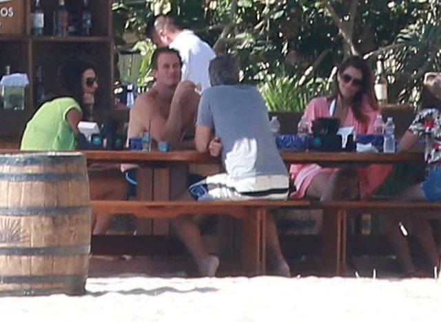 Amal i George Clooney z rodzinką Cindy Crawford na urlopie