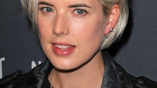 Agyness Deyn jak facet (FOTO)