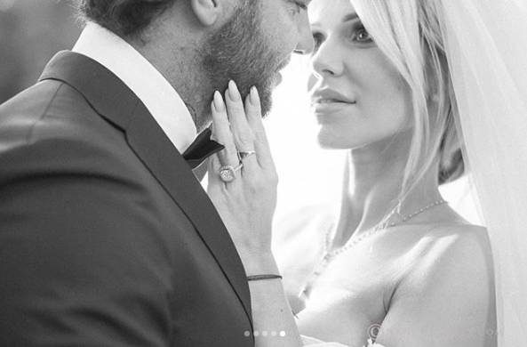 Doda w sukni ślubnej! Magiczna sesja zdjęciowa ze ślubu