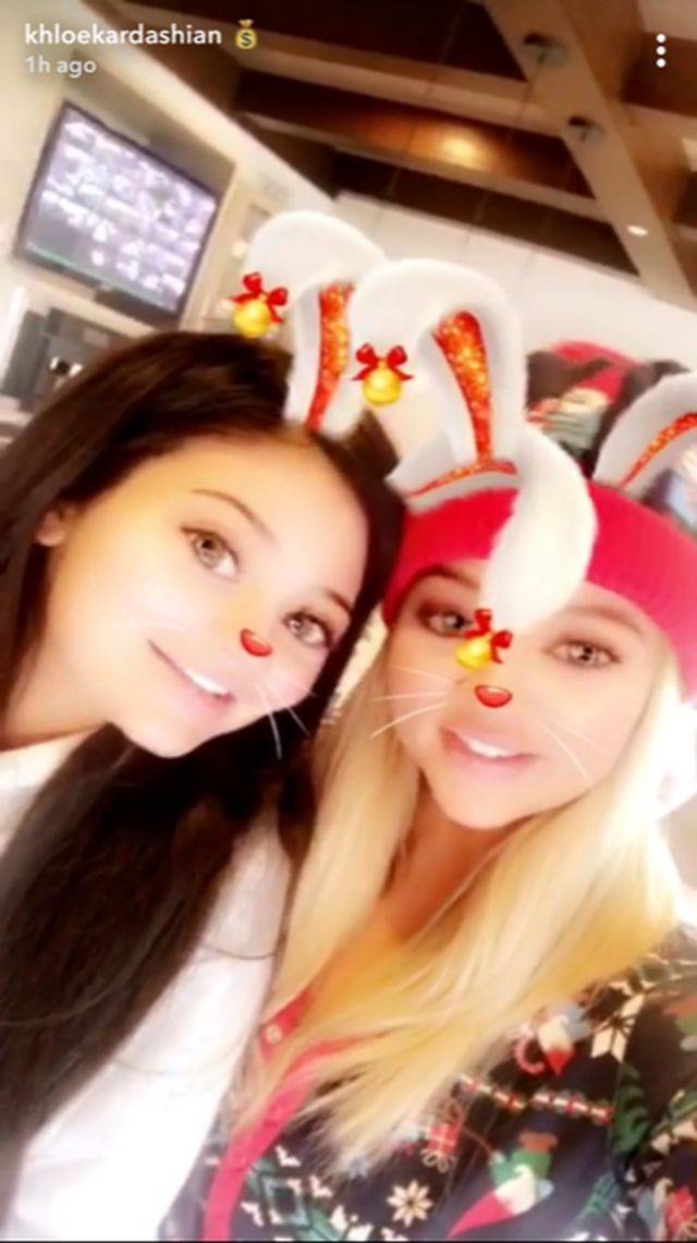 Ciężarna Kylie Jenner pokazała się na świątecznym śniadaniu Kardashianów