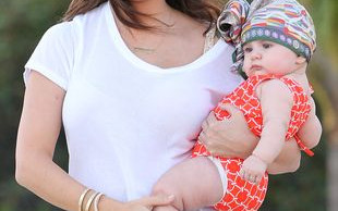 Kourtney Kardashian z córeczką Penelope na plaży (FOTO)