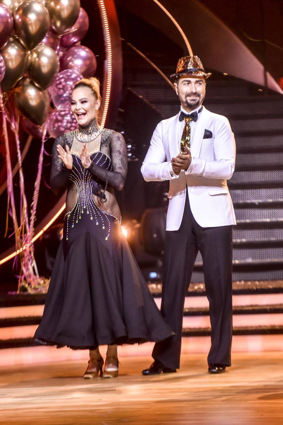 Plejada gwiazd z okazji 100 odcinka Tańca z Gwiazdami. Zamyślona Little Monster wspiera w studiu Damiana Kordasa