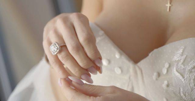 Ślub Dody i Emila Stępnia – piosenkarka pokazała go w klipie do piosenki Miłość na etat