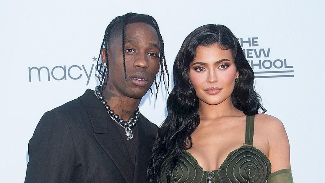 Wyciekła okładka z Kylie Jenner i Travisem Scottem, która nie miała ujrzeć światła dziennego!