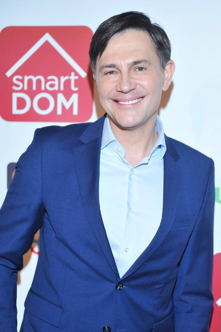 Krzysztof Ibisz kończy 60 lat! Wciąż wygląda, jak nastolatek! Tak wyglądał na początku kariery