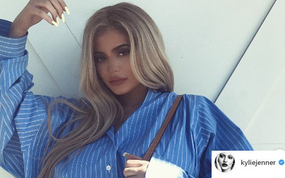 Obecność tego pana podczas porodu Kylie Jenner budzi kontrowersje