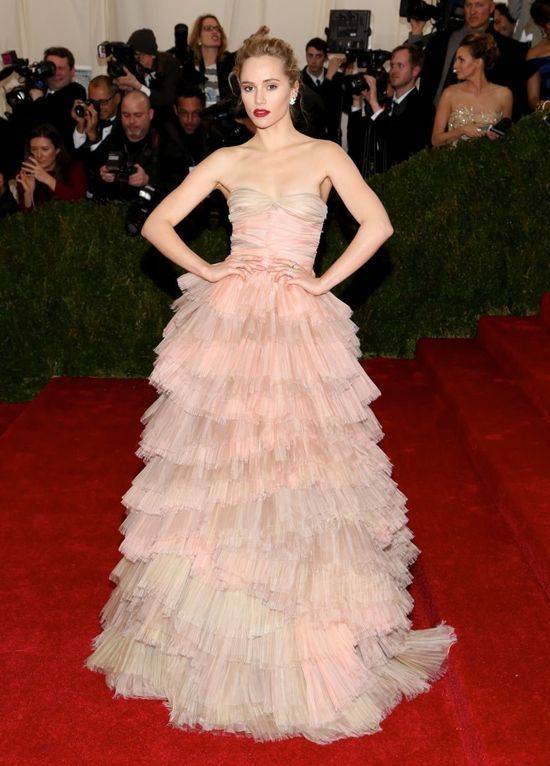 Suki Waterhouse – dziewczyna wylansowana przez Bradleya Coopera