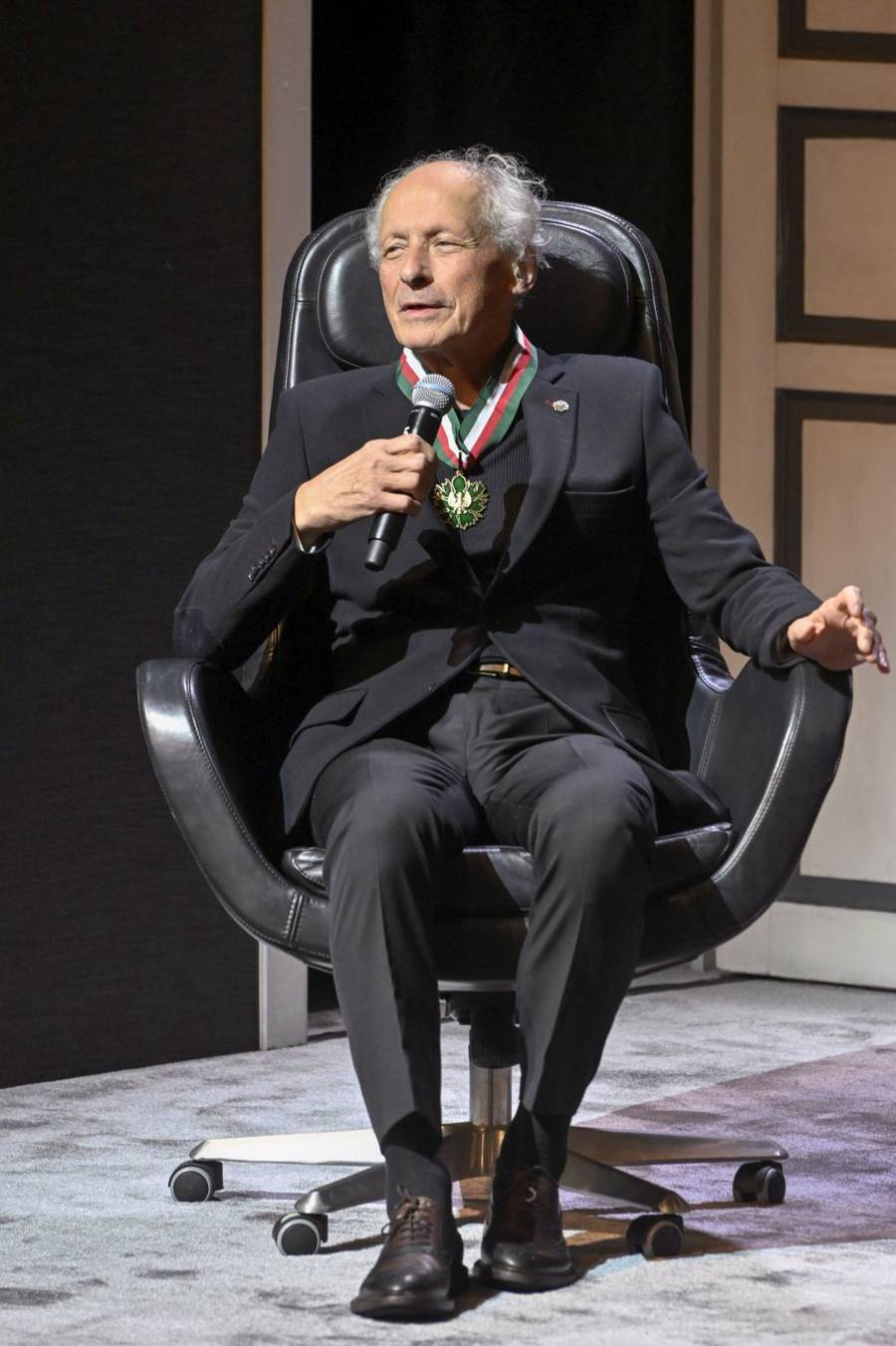 Paweł Wawrzecki ma wielki powód do dumy. Aktor świętuje 50-lecie pracy! (FOTO)