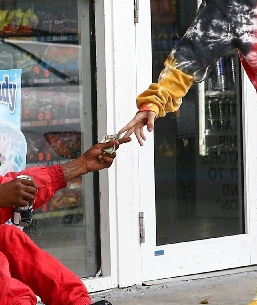 Nie uwierzycie, co zrobił Justin Bieber, kiedy bezdomny poprosił go o pieniądze