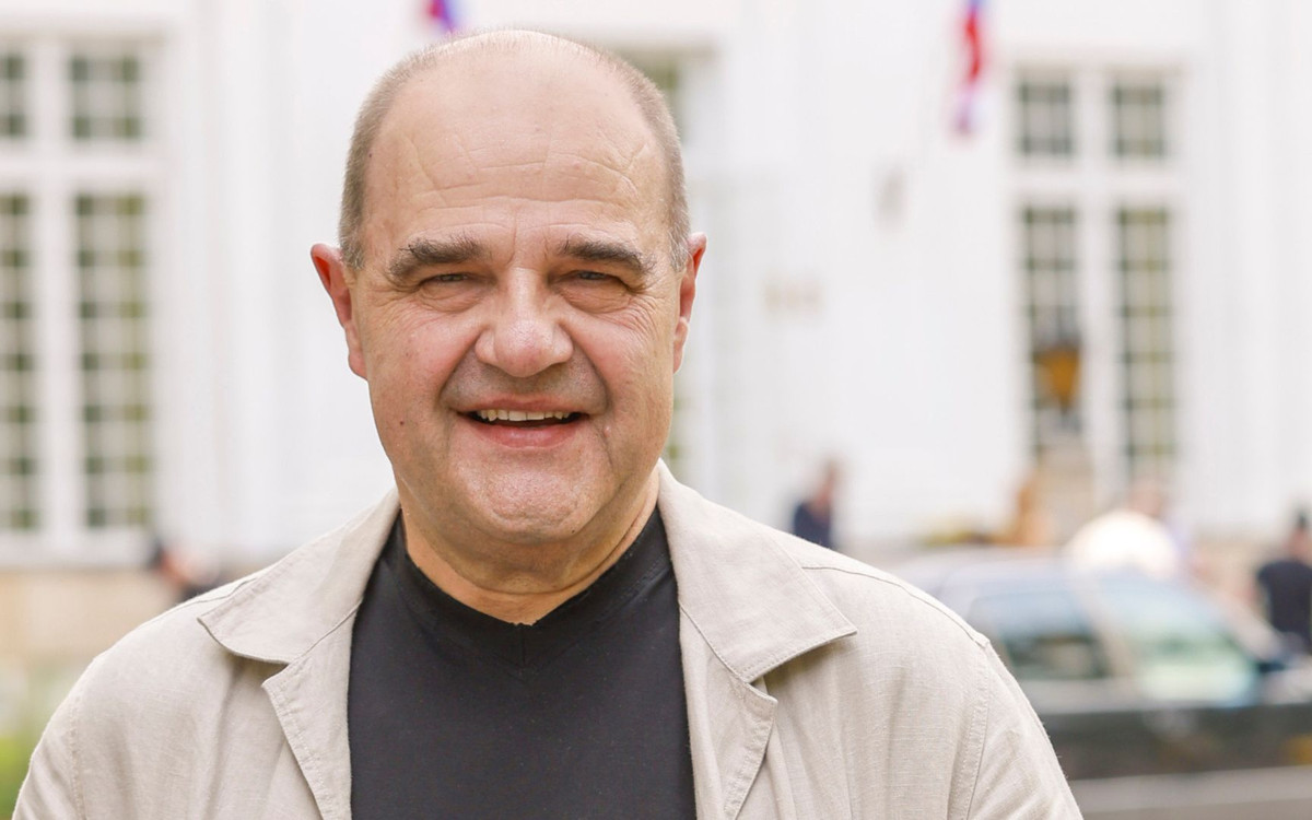 Brat Cezarego Żaka to znany satyryk! Kto o tym wiedział? Ale zaskoczenie