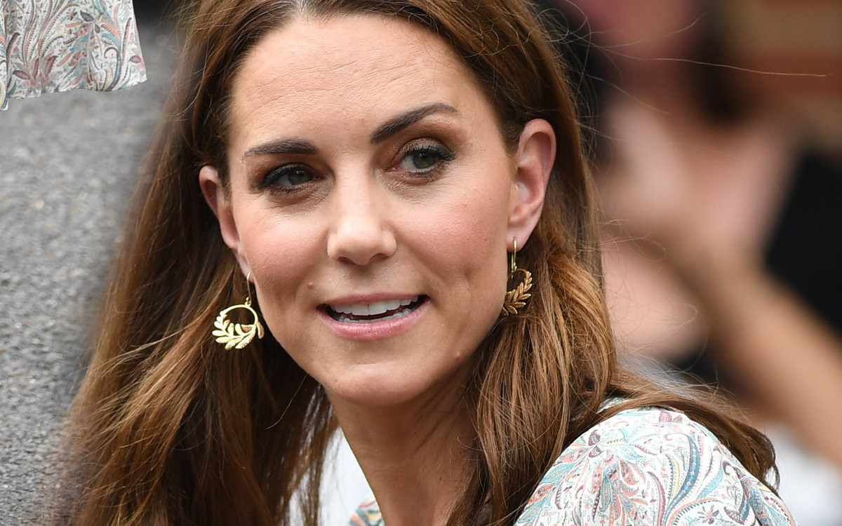 Kate Middleton w letniej sukience i butach