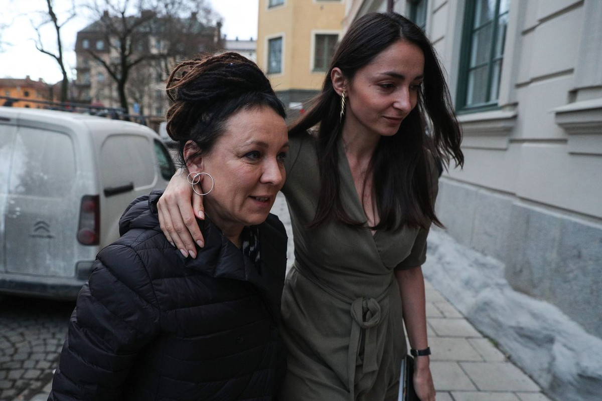 Też pytanie! Oczywiście! I to nie jedną, ale kilka :) Uwielbiam jej powieści