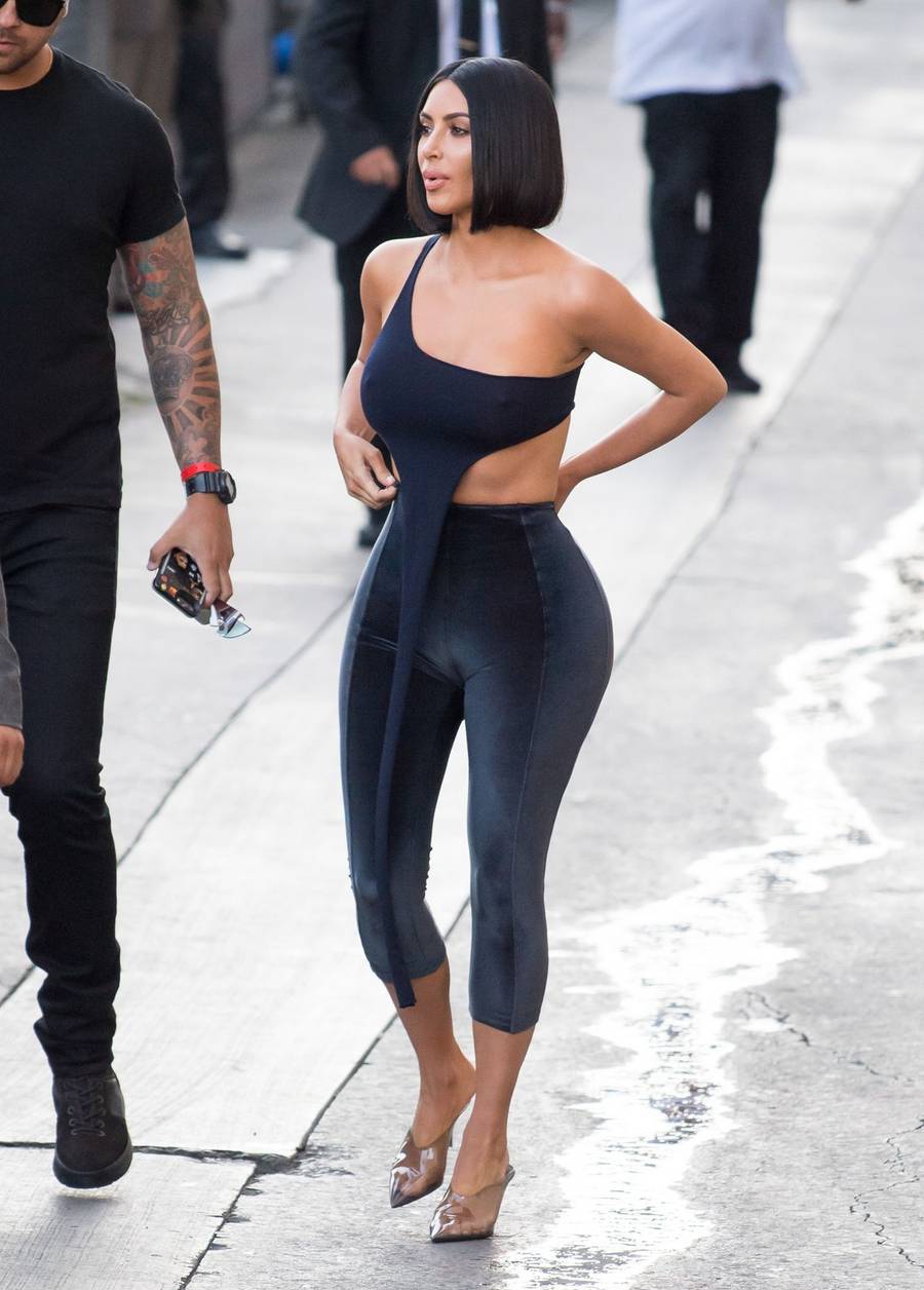 Cameltoe i sterczące żebra Kim Kardashian