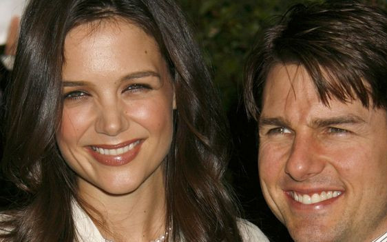 Zrozpaczona Katie Holmes dzwoni do Toma Cruisa