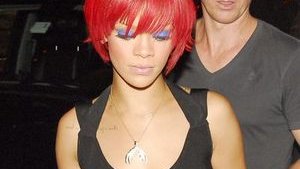 Rihanna imprezuje sama (FOTO)