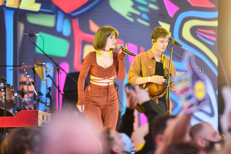 Gwiazdy osobiście wspierają WOŚP. Maria Sadowska w czułych objęciach z mężem