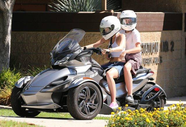 Noah Cyrus – siostra Miley bardzo chce być znana