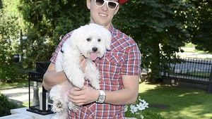 Pikej z pieskiem ociepla swój wizerunek (FOTO)