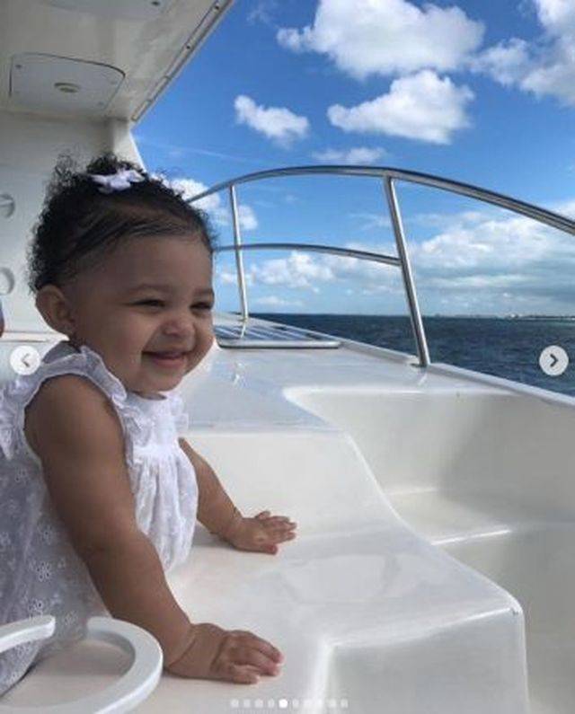 1. urodziny córeczki Kylie Jenner i Travisa Scotta – rodzice pokazali urocze zdjęcia Stormi