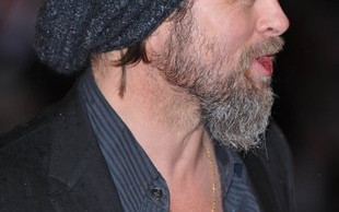 Brad Pitt zgolił brodę