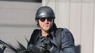 Zamiast gali Emmy wybrał przejażdżkę motocyklem (FOTO)