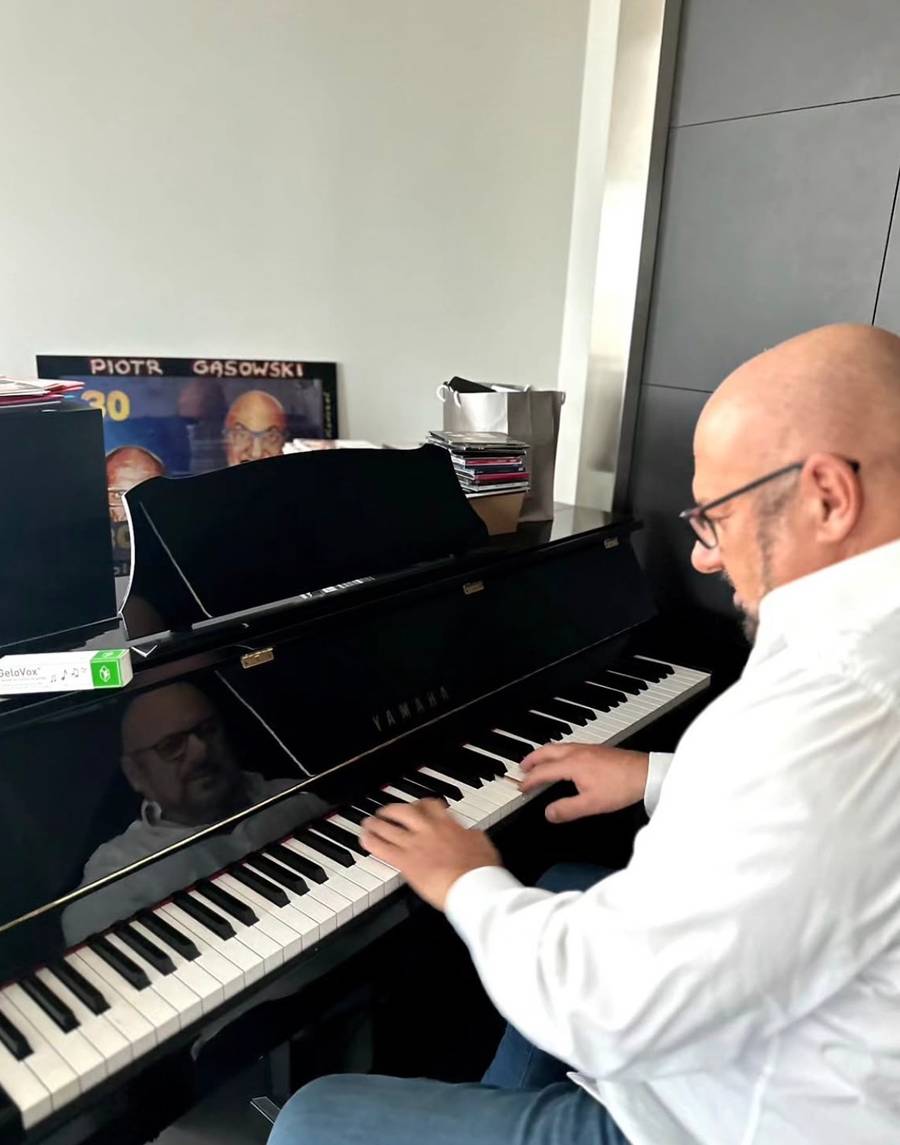 Dom Piotra Gąsowskiego to ponadczasowa klasyka. Tak mieszka gwiazda “TTBZ”