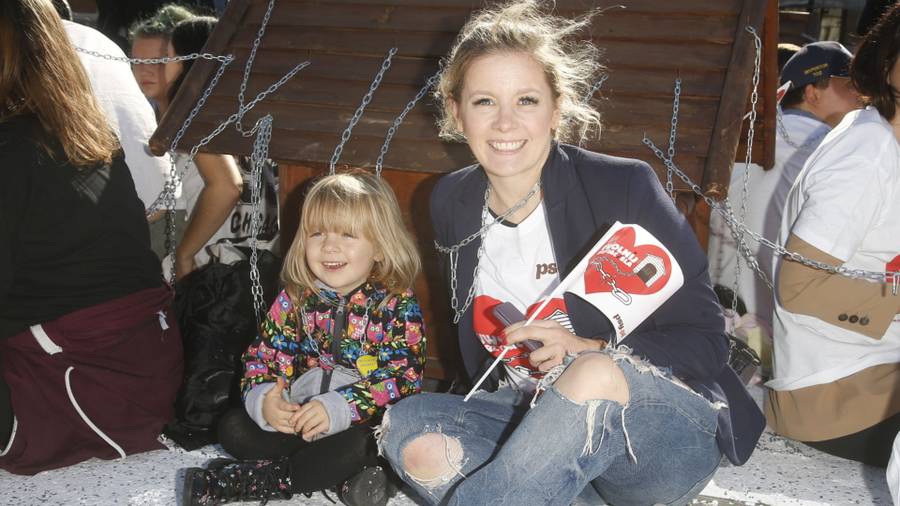 Powierza na zdjęciu z 12-letnią córka. Tak wygląda dziś Helena, fot. AKPA.