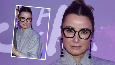 Brodzik wtulona w przystojniaka na premierze. Ależ oni patrzą!