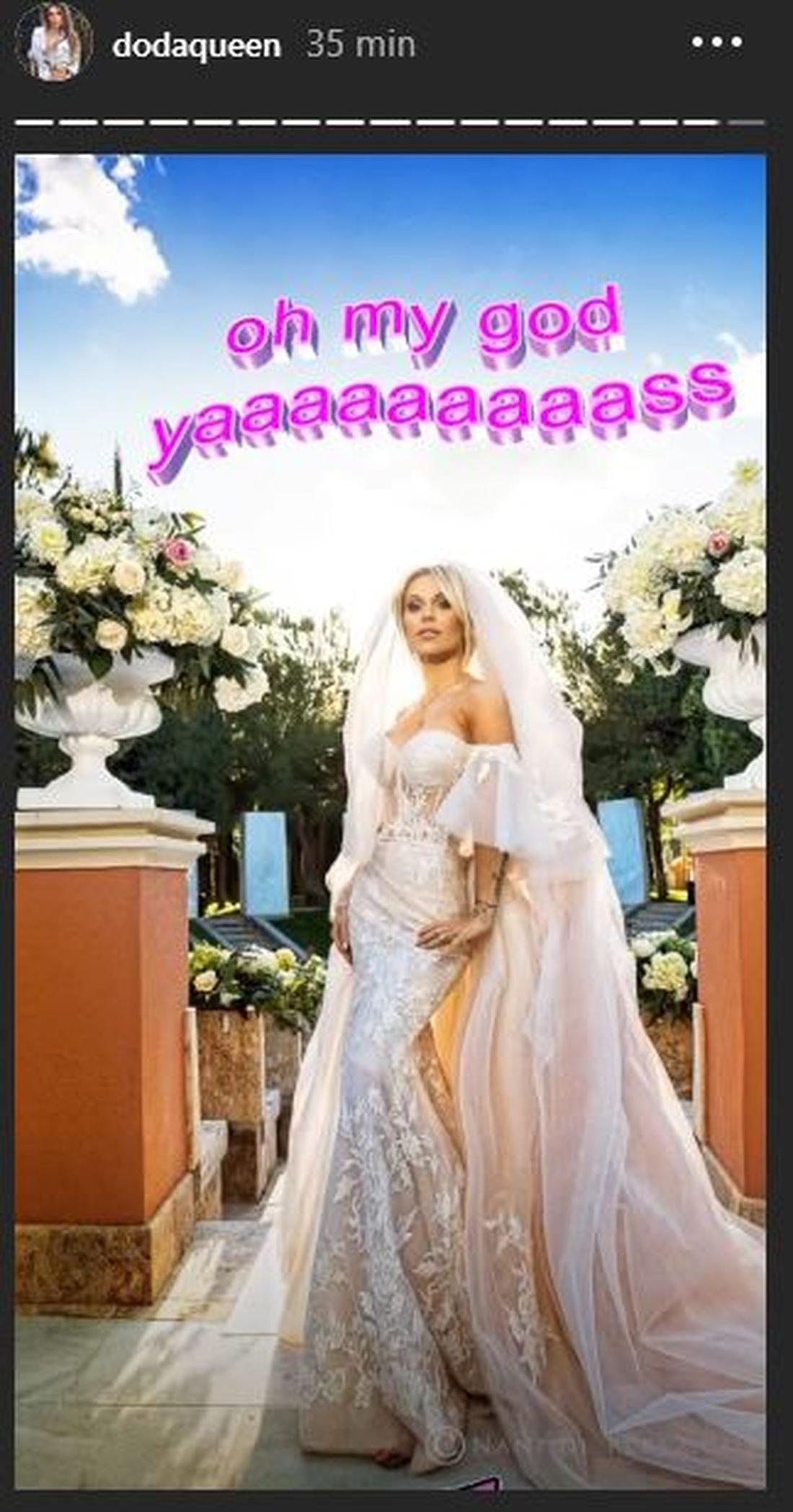 Doda w sukni ślubnej