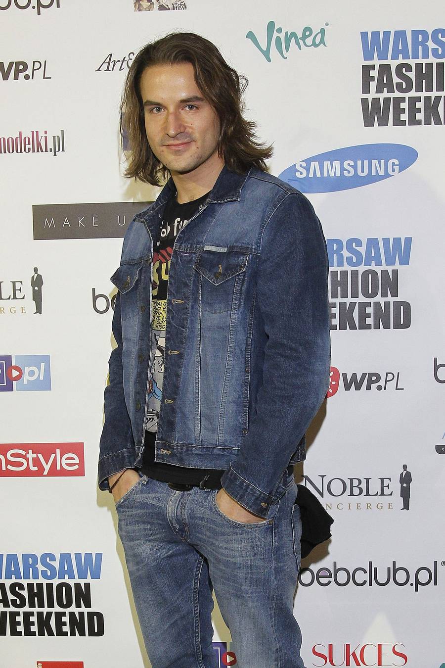 Piotr Stramowski w długich włosach