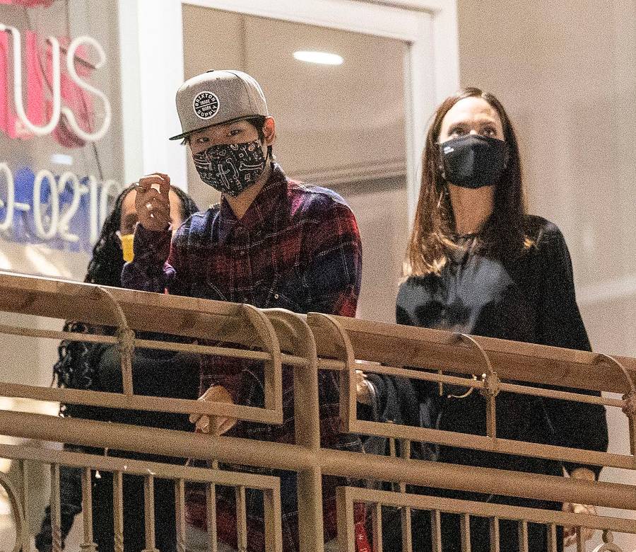 Angelina Jolie z Zaharą i Paxem