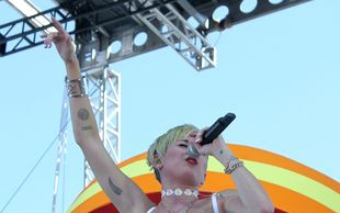 Miley Cyrus ma HIV?  (FOTO)