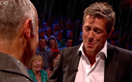 Hugh Grant już nie może… ze śmiechu (FOTO)