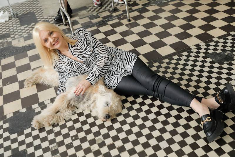 Gwiazdy pozują ze zwierzakami. Andrzej Piaseczny, Piotr Stramowski z ukochaną, Olga Borys…