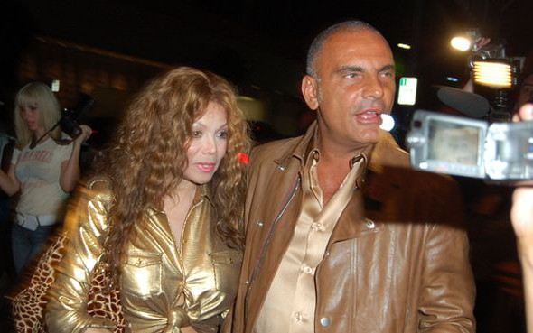 Michael Jackson pochowany, zaczyna się sprzedaż