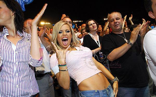 Czy Doda gra nam na nosie?