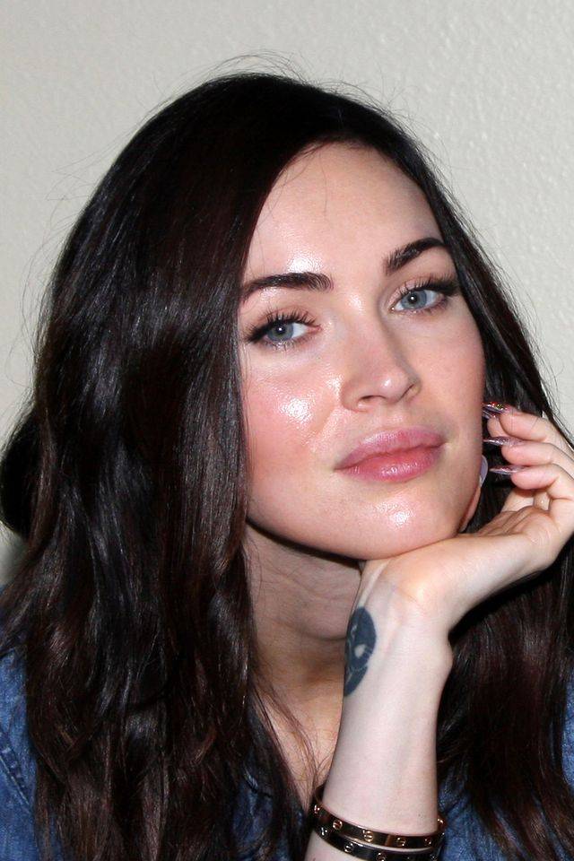 Jak wygląda biust Megan Fox po urodzeniu trójki dzieci? (Instagram)