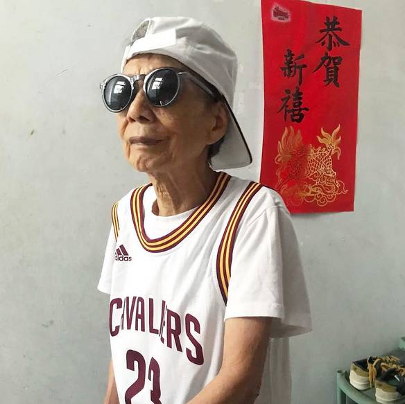 Ta 88-letnia kobieta ubiera się modniej OD CIEBIE!