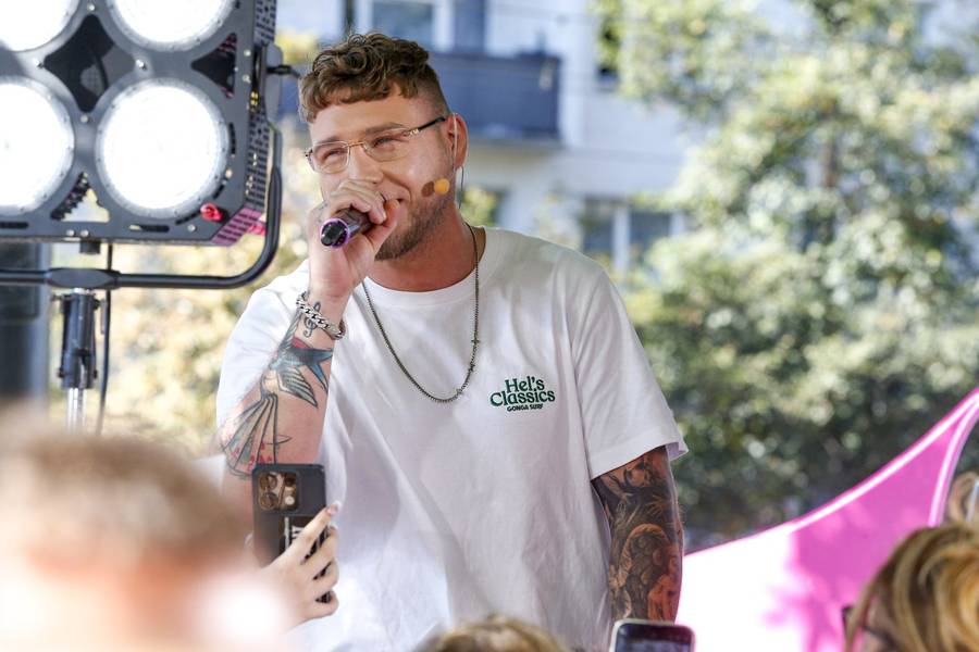 Zatrzęsienie gwiazd pod studiem “DDTVN”! Joanna Krupa, Izu Ugonoh z żoną i córeczką, Izabela Kuna, Edyta Zając