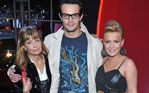 Aneta Zając z teściową na premierze