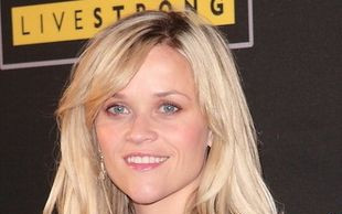 Reese Witherspoon spędza dzień z rodziną na plaży