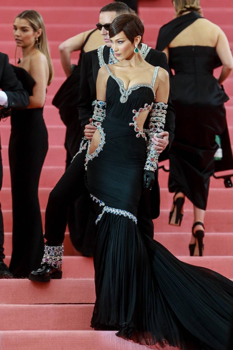 MET GALA 2019: Katy Perry jako żyrandol, Kylie Jenner jak lalka, a Gigi Hadid największą ZAGADKĄ gali (ZDJĘCIA)