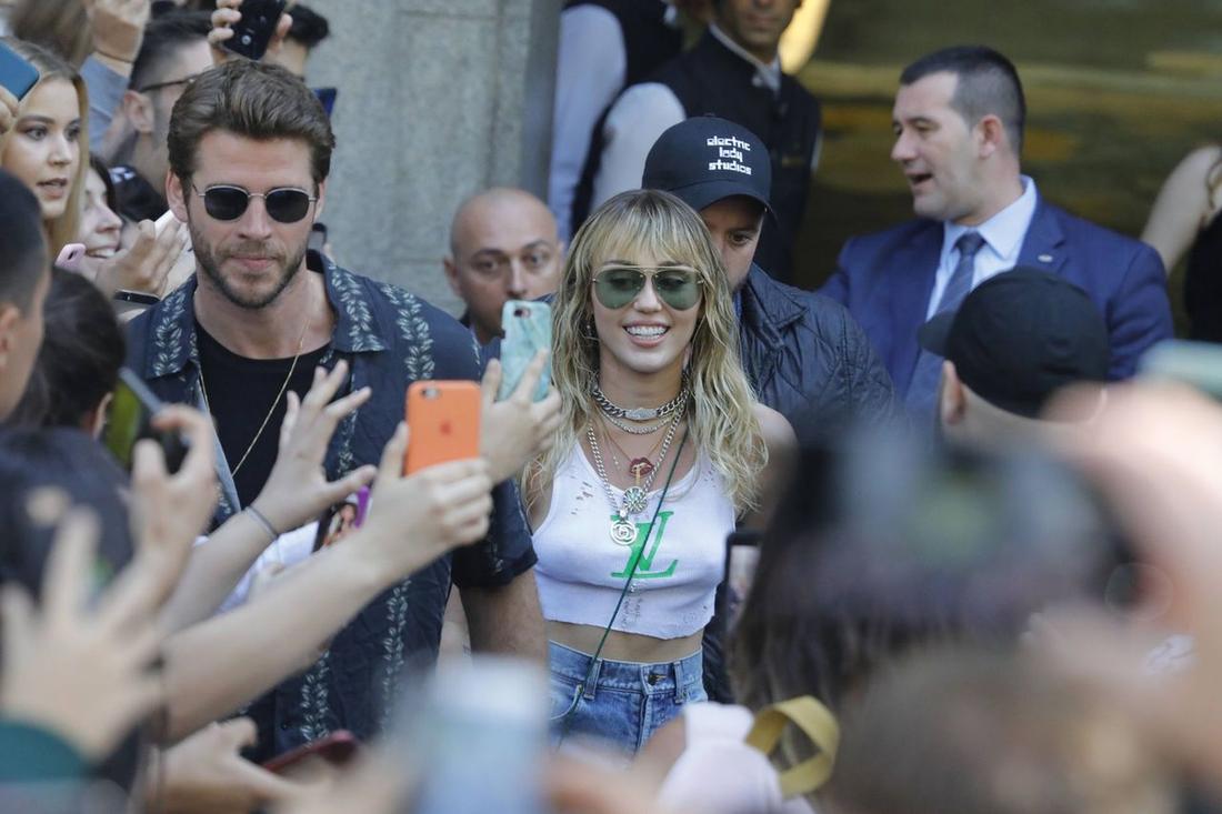 Miley Cyrus i Liam Hemsworth w Barcelonie. 