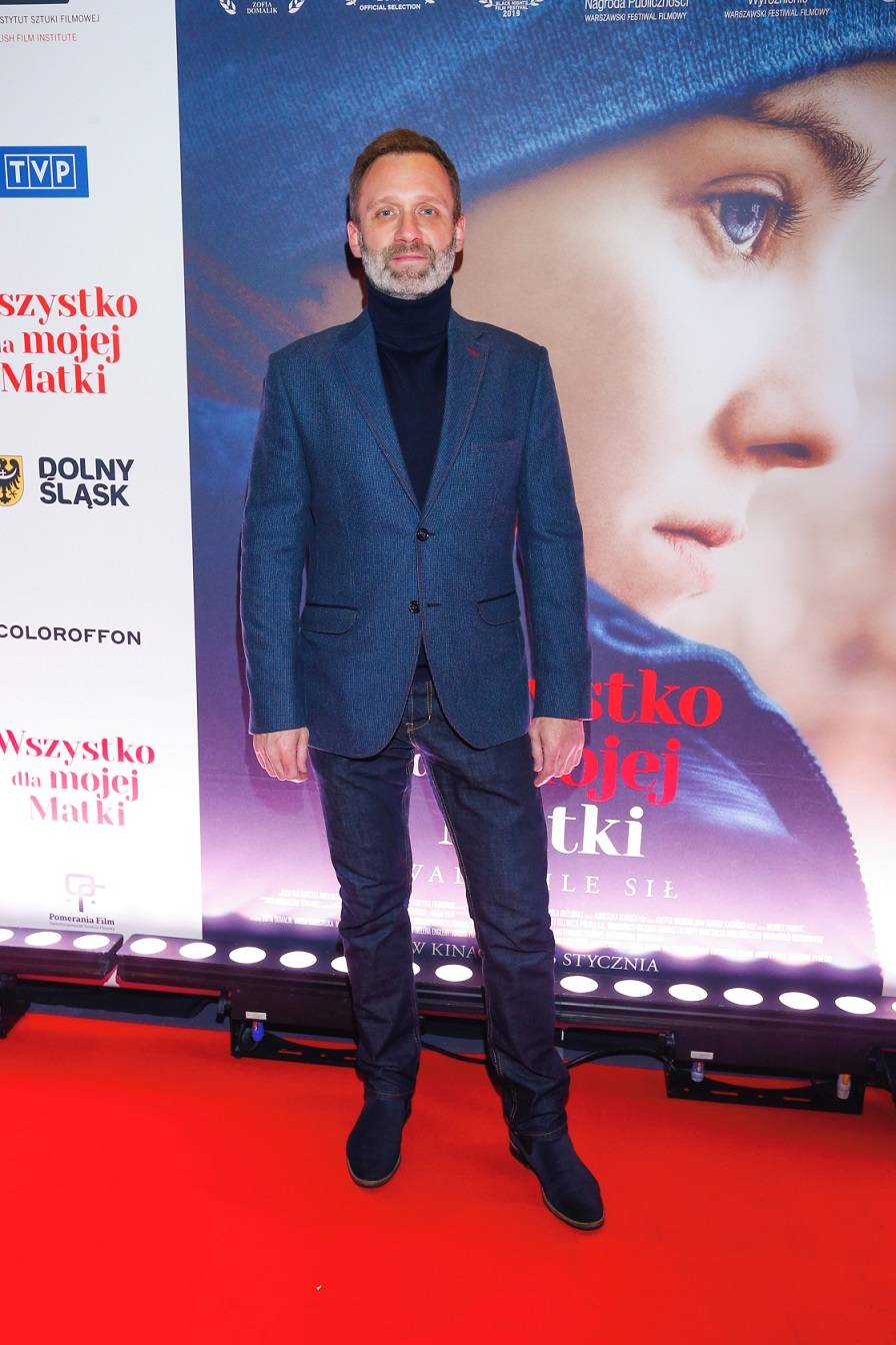 Julia Wieniawa w GARNITURZE, niestarzejąca się Beata Ścibakówna i Katarzyna Wajda pozują na ściance