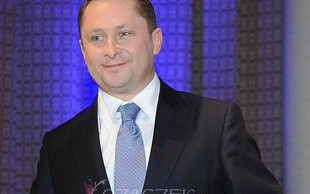 Kamil Durczok przy czyściuteńkim stole