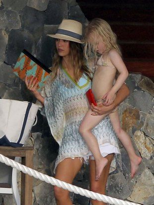 ffn-alba-jessica-beach-semi-pal-trb-add-040413-51057946-R1